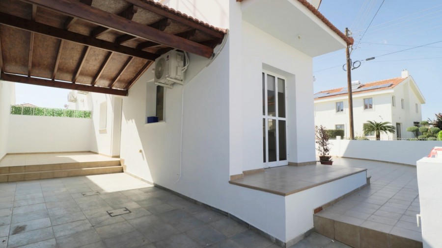 3 Bedroom Semi Detached Villa For Sale in Livadia, Larnaka