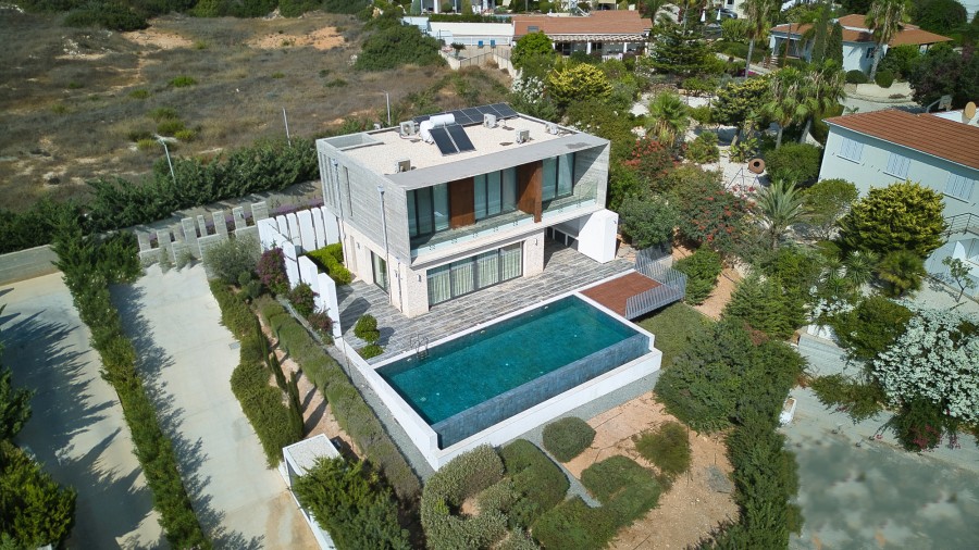 3 Bedroom Detached Villa For Rent in Pegia - Sea Caves, Paphos
