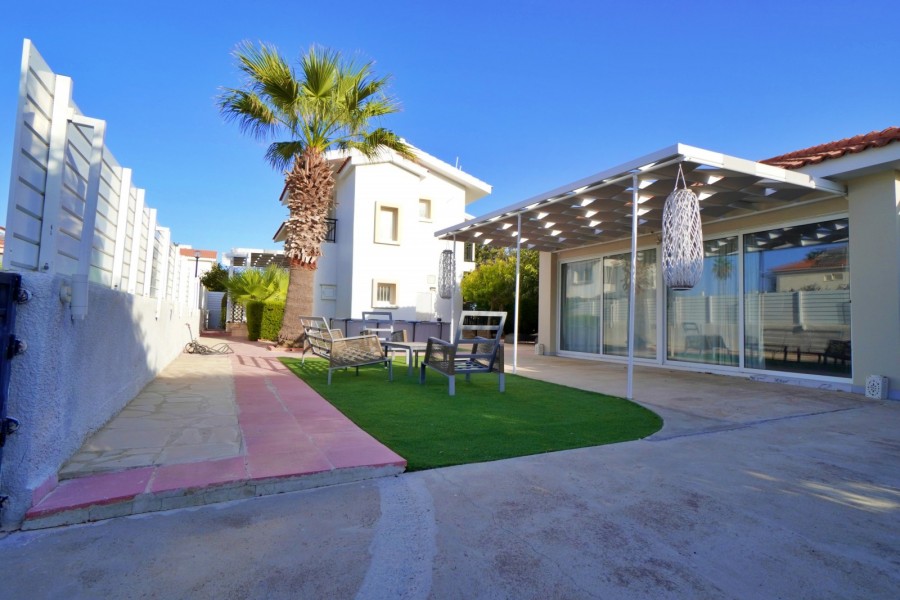 3 Bedroom Detached Villa For Sale in Pervolia, Larnaka