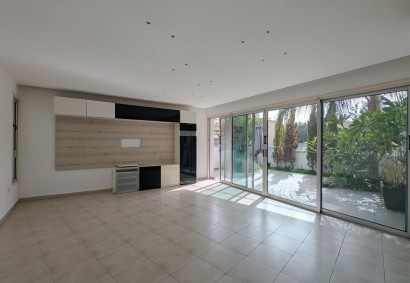 Agios Nicolaos, Larnaka Apartment For Sale | 47182