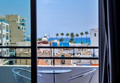 Larnaka - Finikoudes, Larnaka Apartment For Sale | 47622