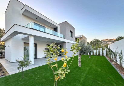 Agios Tychonas, Limassol Detached Villa For Rent | 48652AA