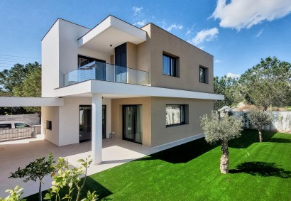 Agios Tychonas, Limassol Detached Villa For Rent | 48653AA